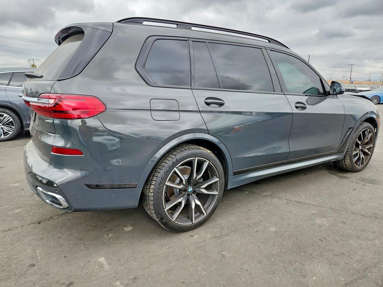 2021 BMW X7 xDrive40I - Image 3