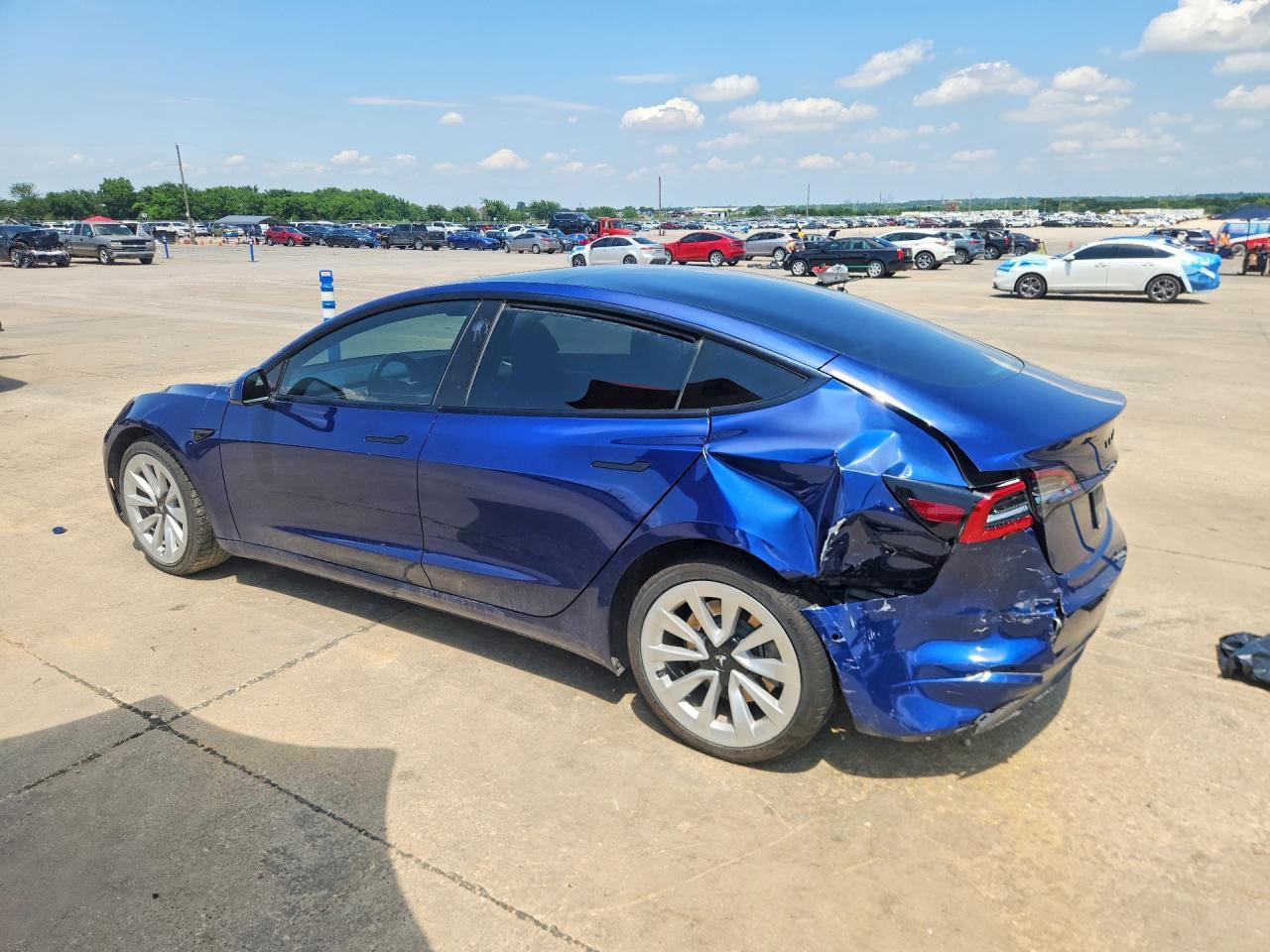 2022 Tesla Model 3 - Фото 2