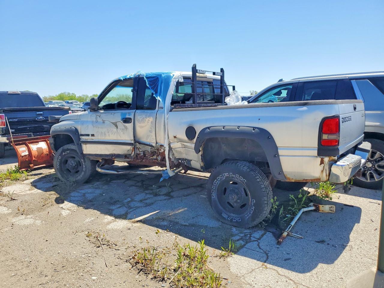 2001 Dodge Ram 2500 - Фото 2