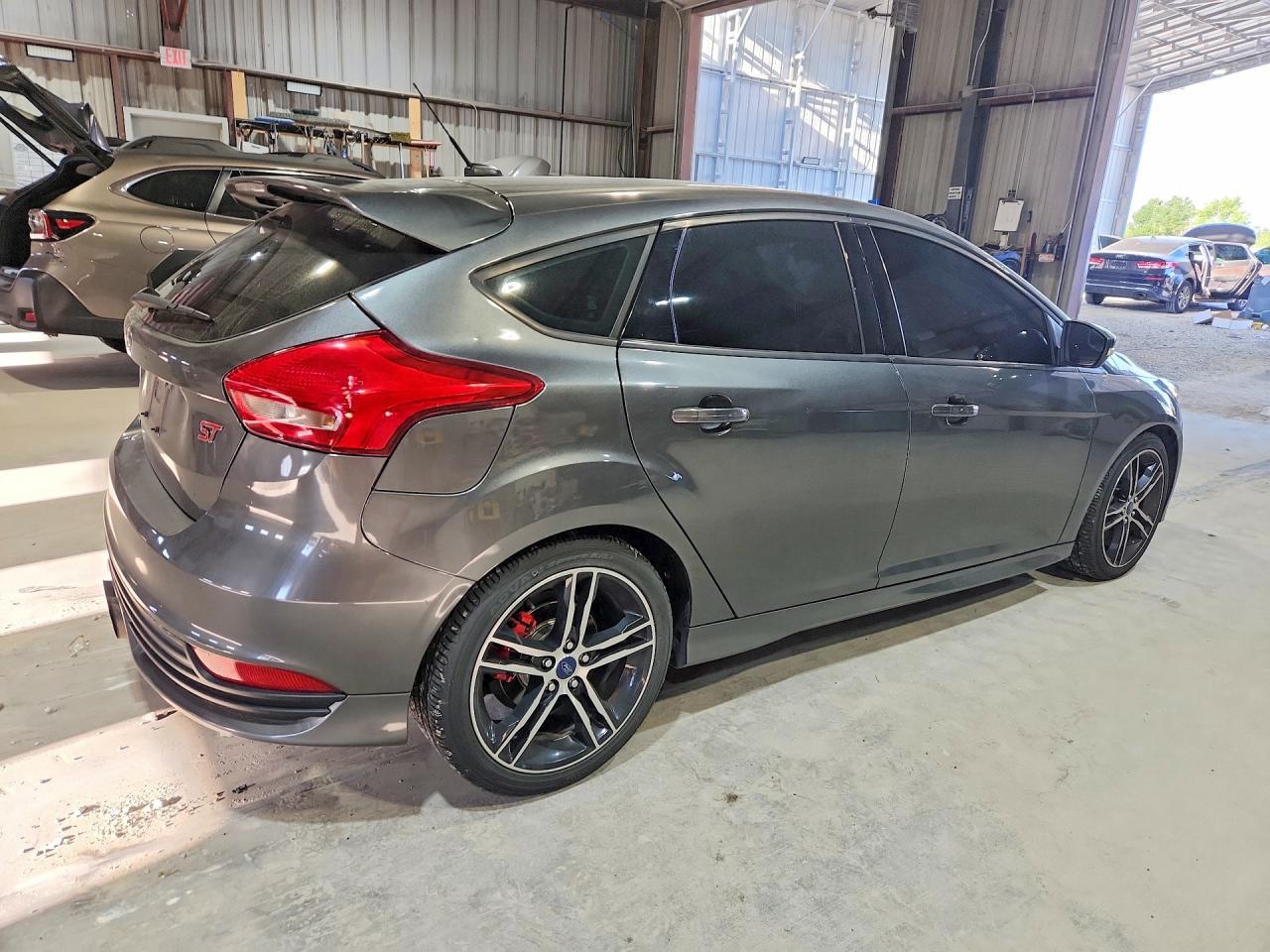 2017 Ford Focus St - Image 3