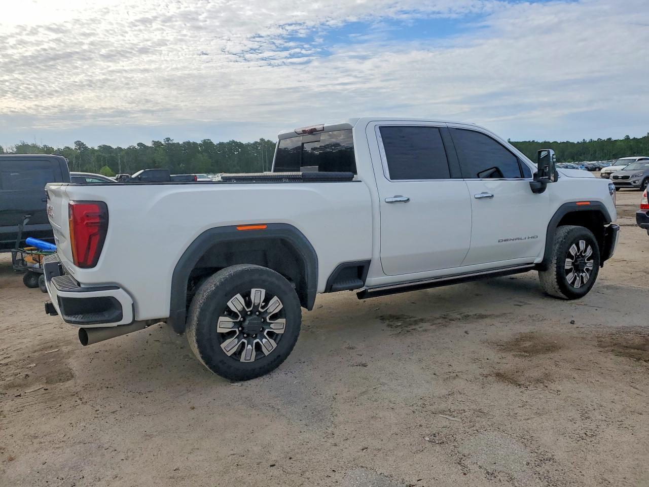 2025 GMC Sierra K2500 Denali - Image 3