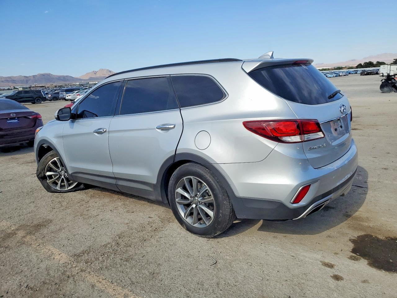 2017 Hyundai Santa Fe Se - Image 2