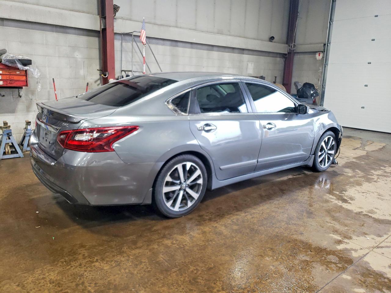 2017 Nissan Altima 2.5 Sr - Image 3