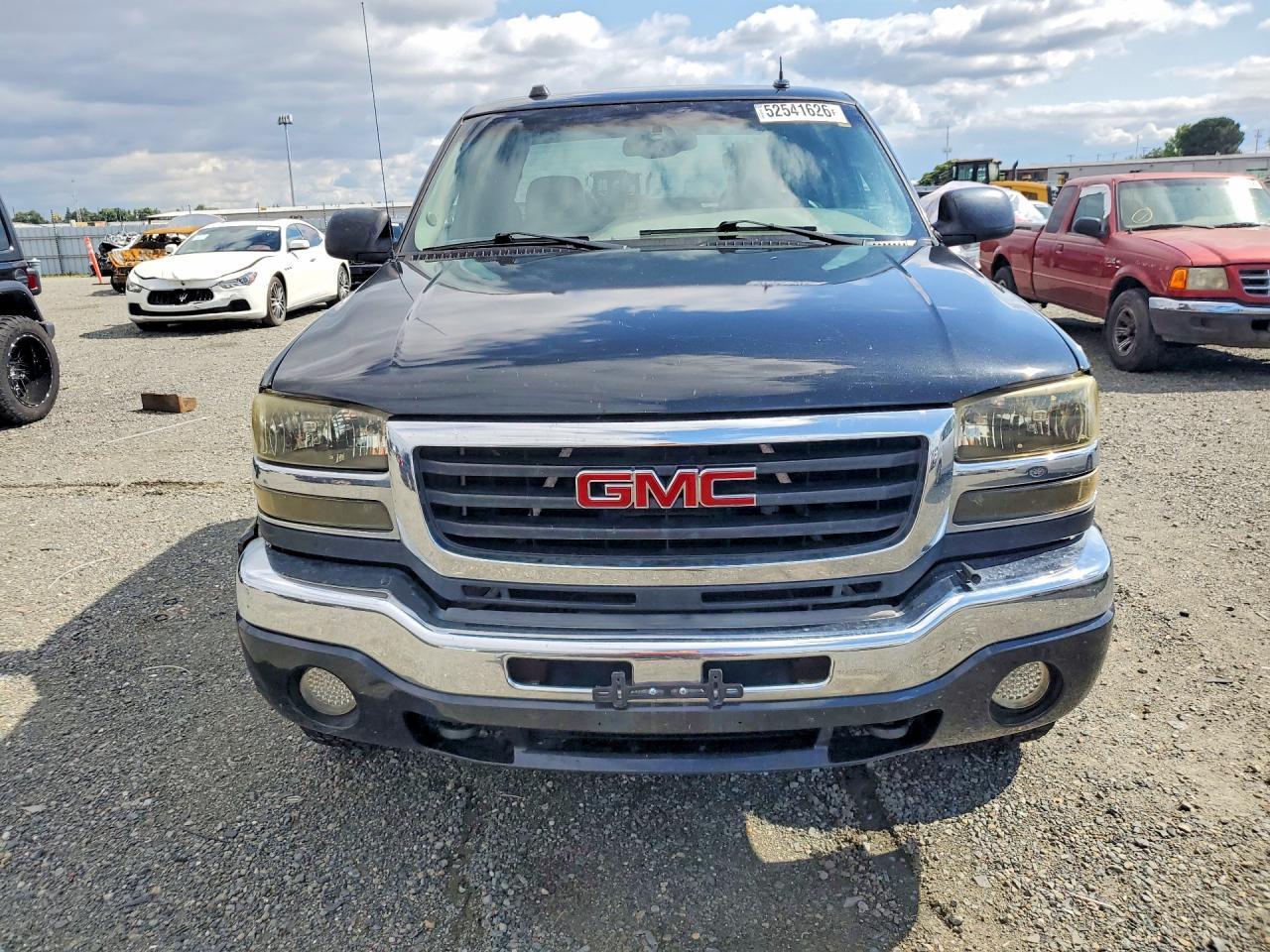 2004 GMC Sierra 2500 - Фото 5