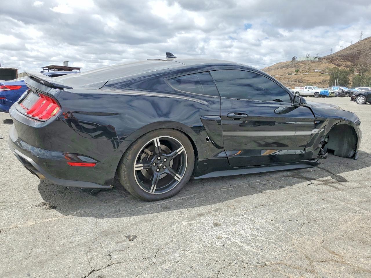 2021 Ford Mustang Gt - Фото 3