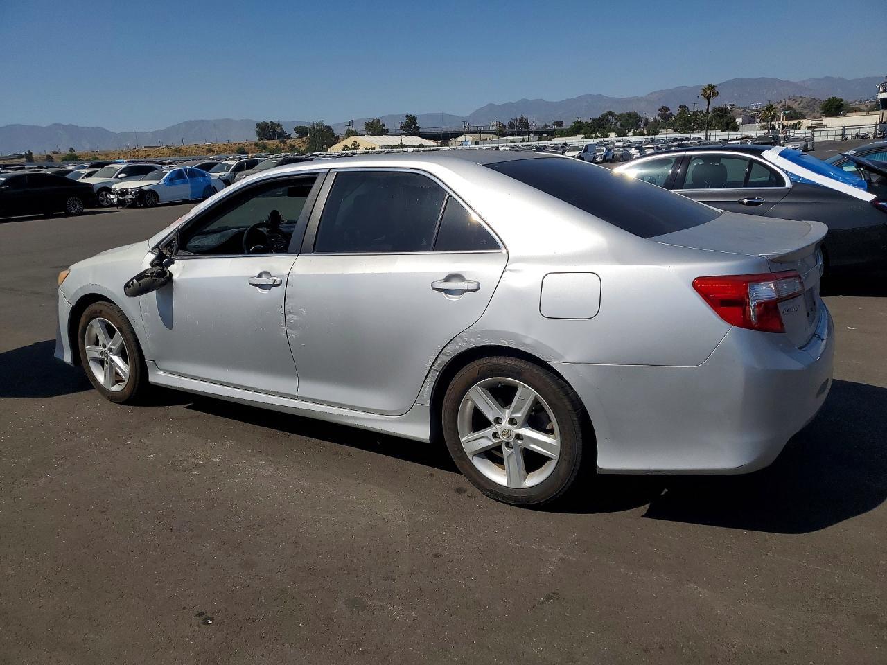 2014 Toyota Camry Se - Фото 3