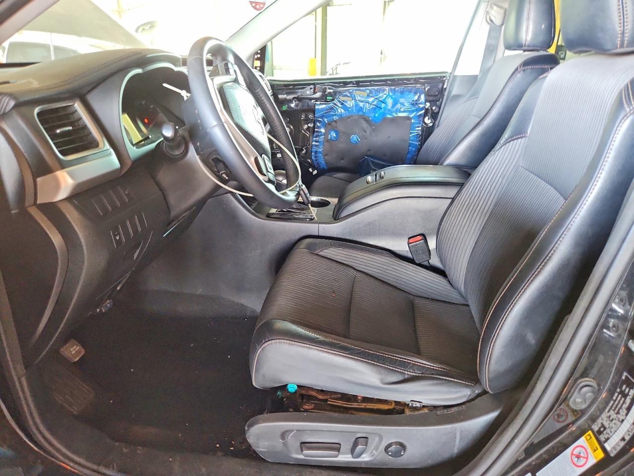 2016 Toyota Highlander Le Plus - Image 7