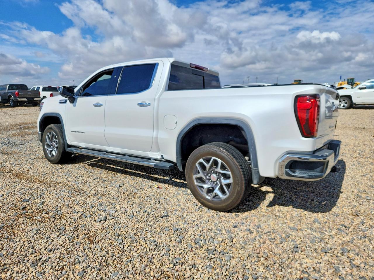 2023 GMC Sierra C1500 Slt - Image 2