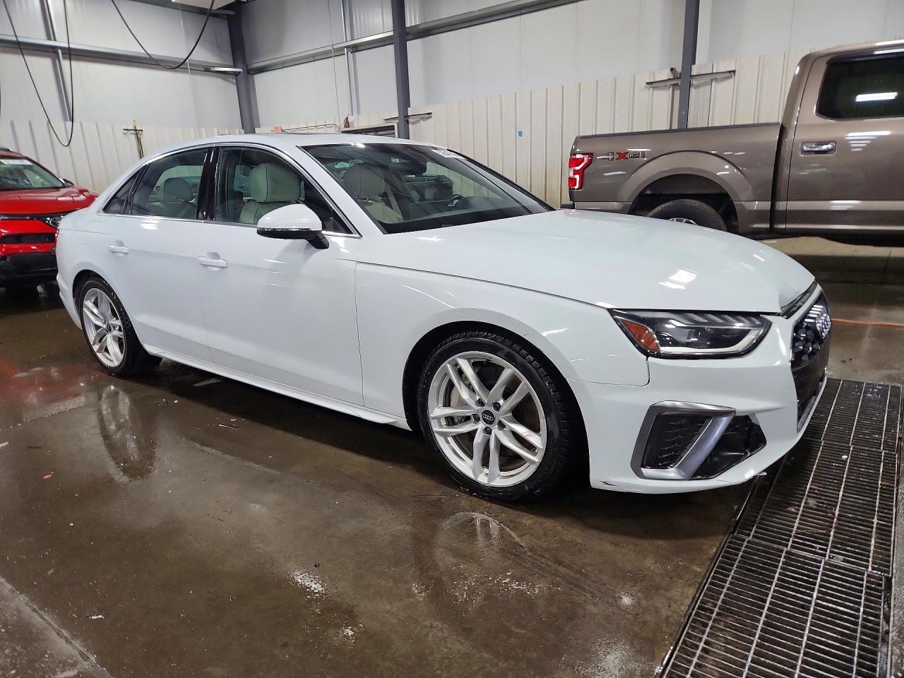 2022 Audi A4 Premium Plus 45 - Фото 4
