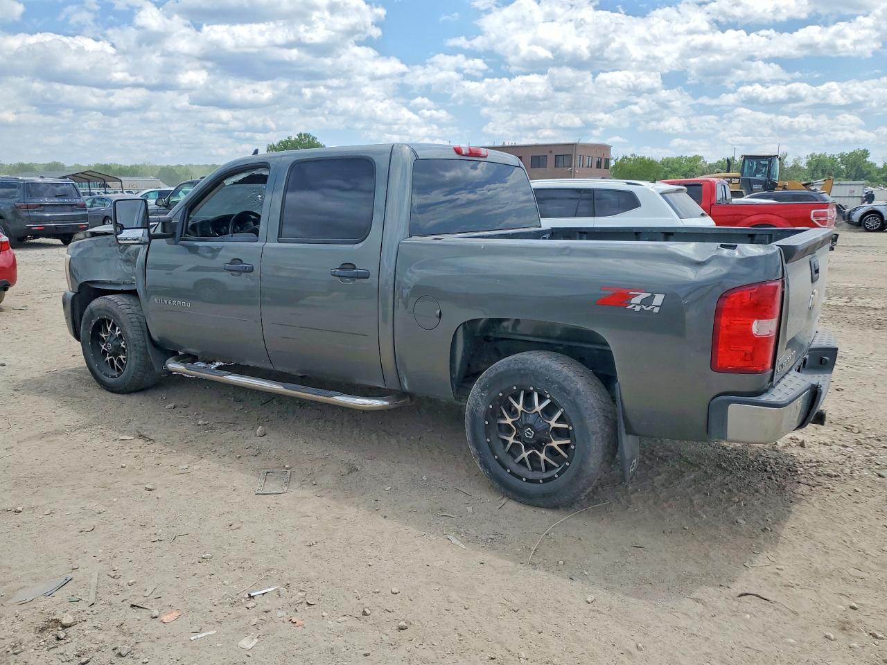 2011 Chevrolet Silverado K1500 Lt - Image 2