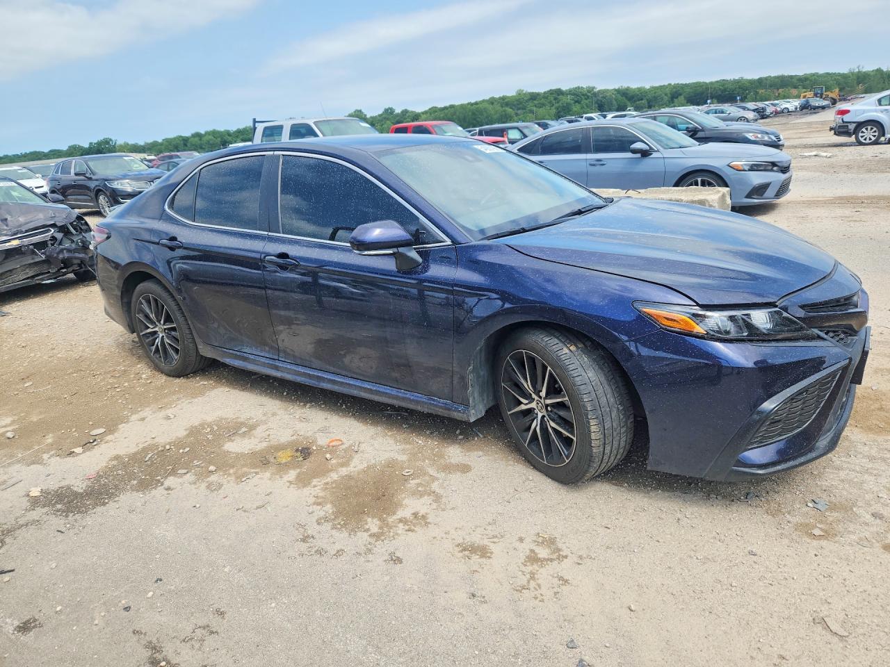 2022 Toyota Camry Se - Image 4