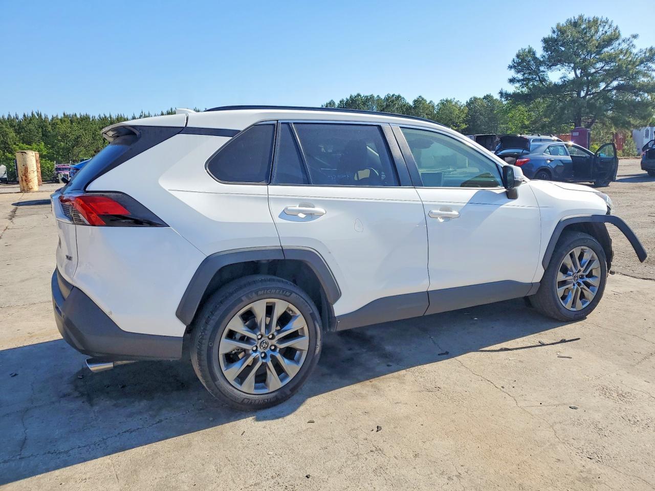 2019 Toyota Rav 4 - Image 3