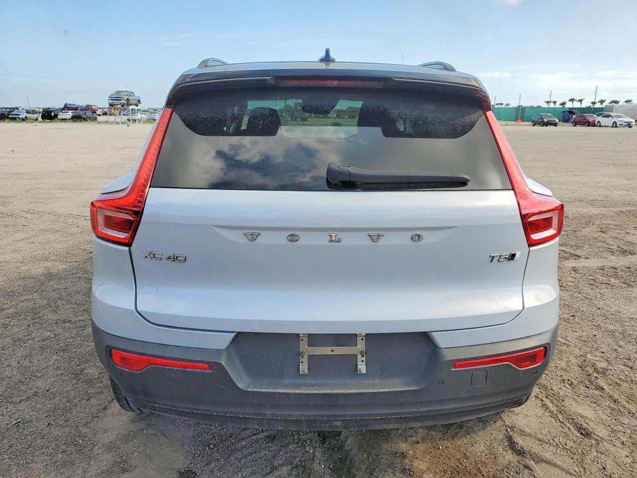 2022 Volvo Xc40 T5 R-Design - Фото 6