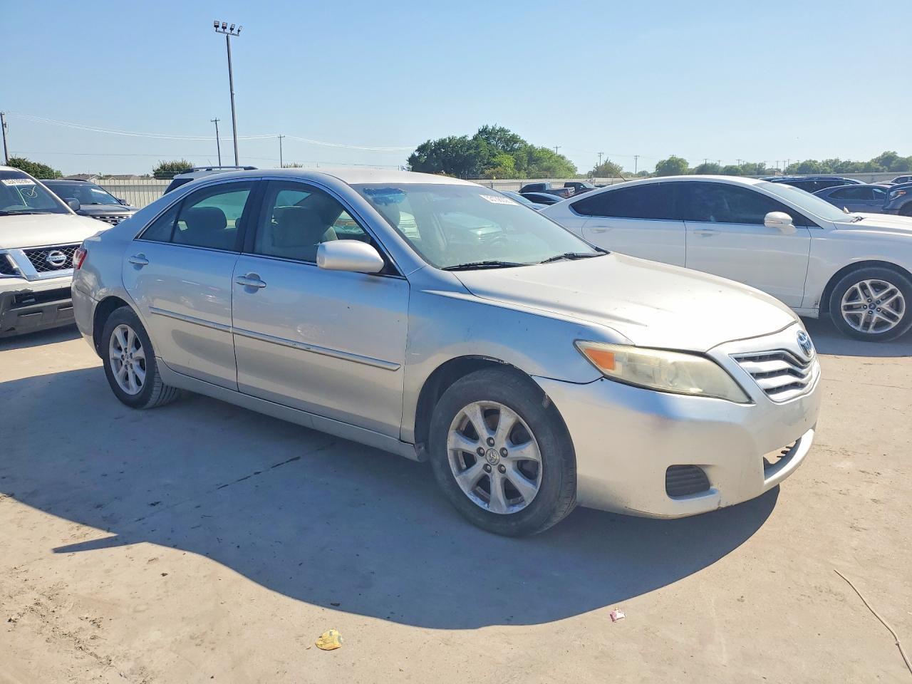 2011 Toyota Camry Le - Image 4