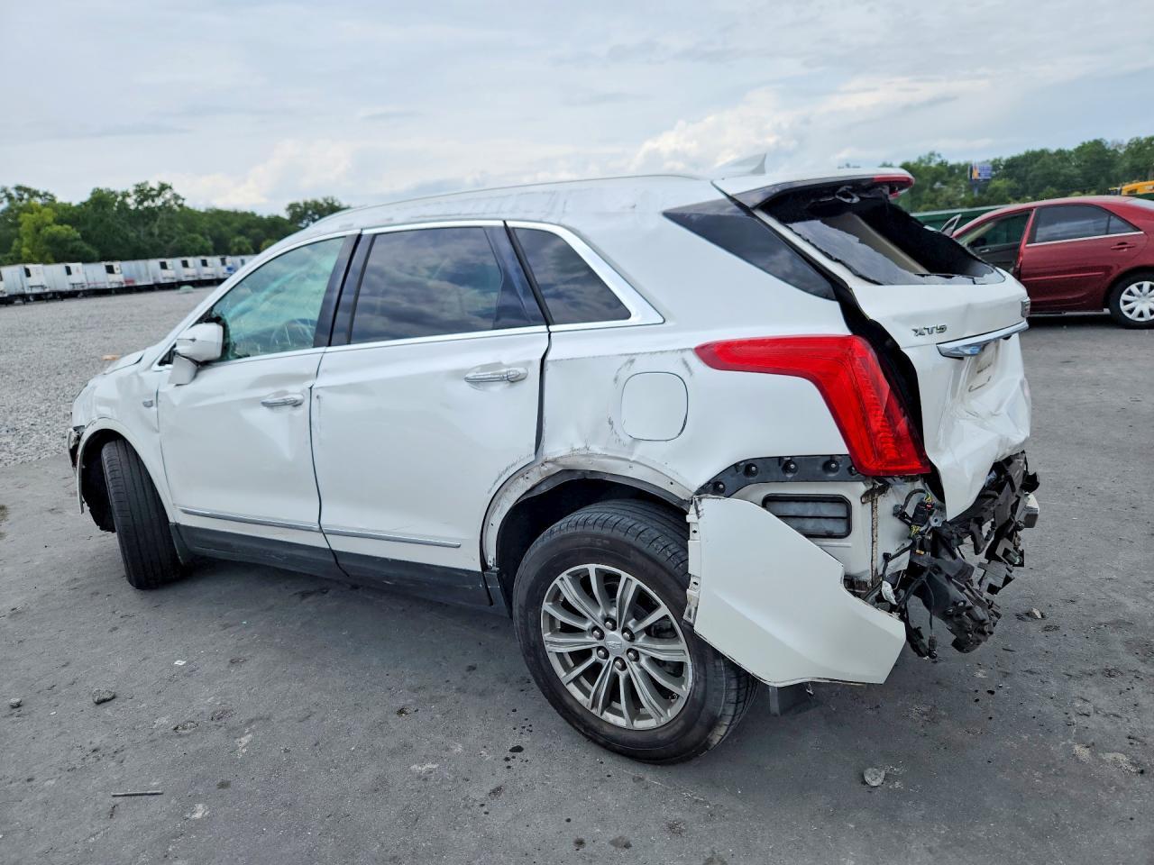 2018 Cadillac Xt5 Luxury - Image 2