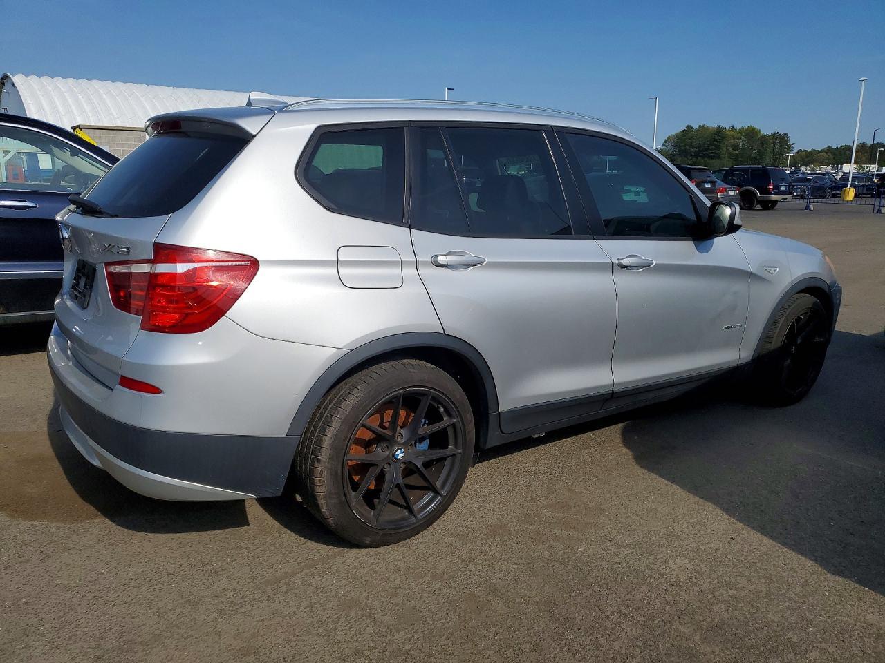 2011 BMW X3 xDrive28I - Фото 3