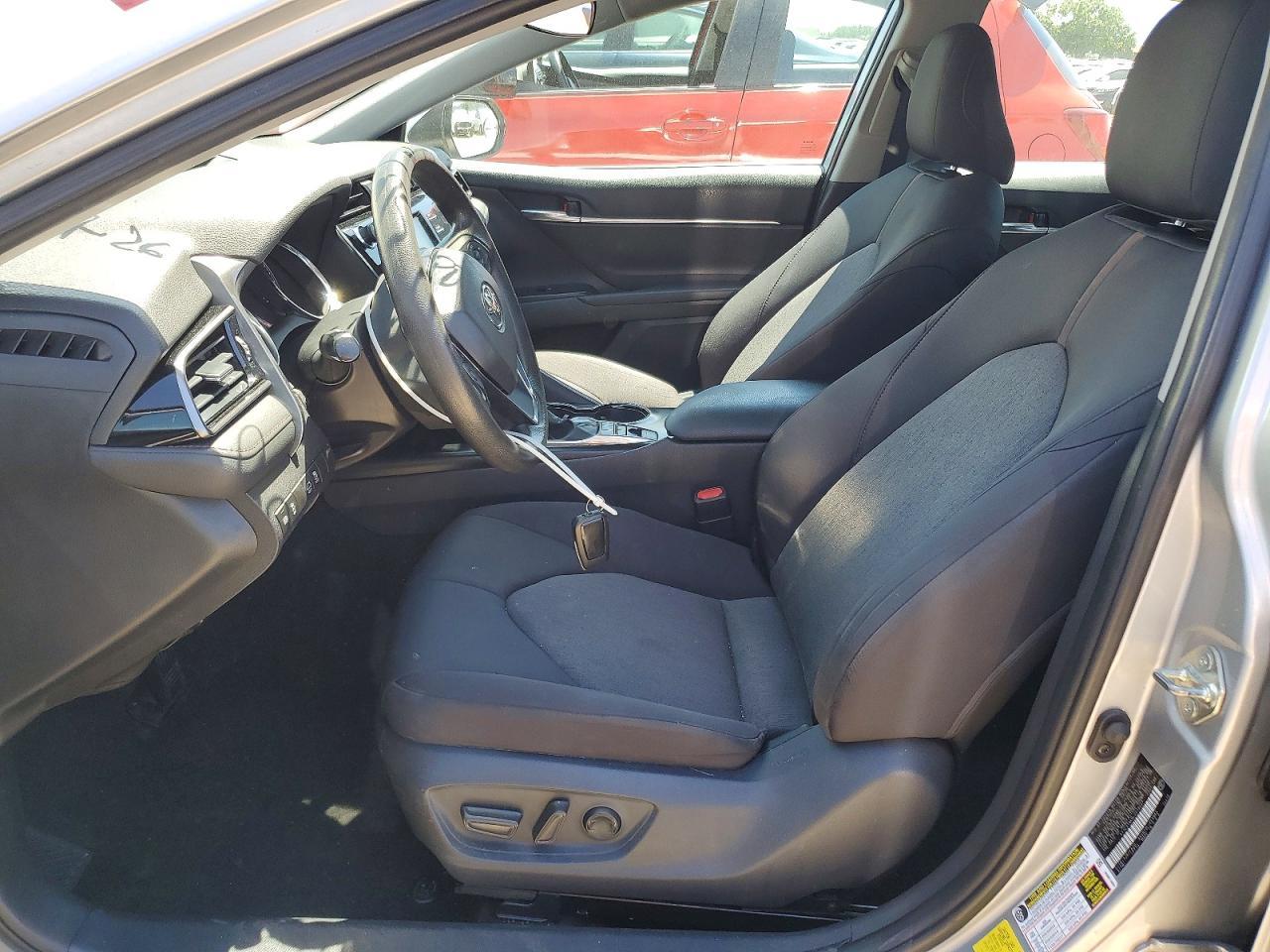 2020 Toyota Camry Le - Фото 7