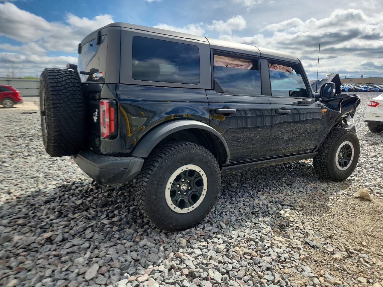 2024 Ford Bronco Badlands - Image 3