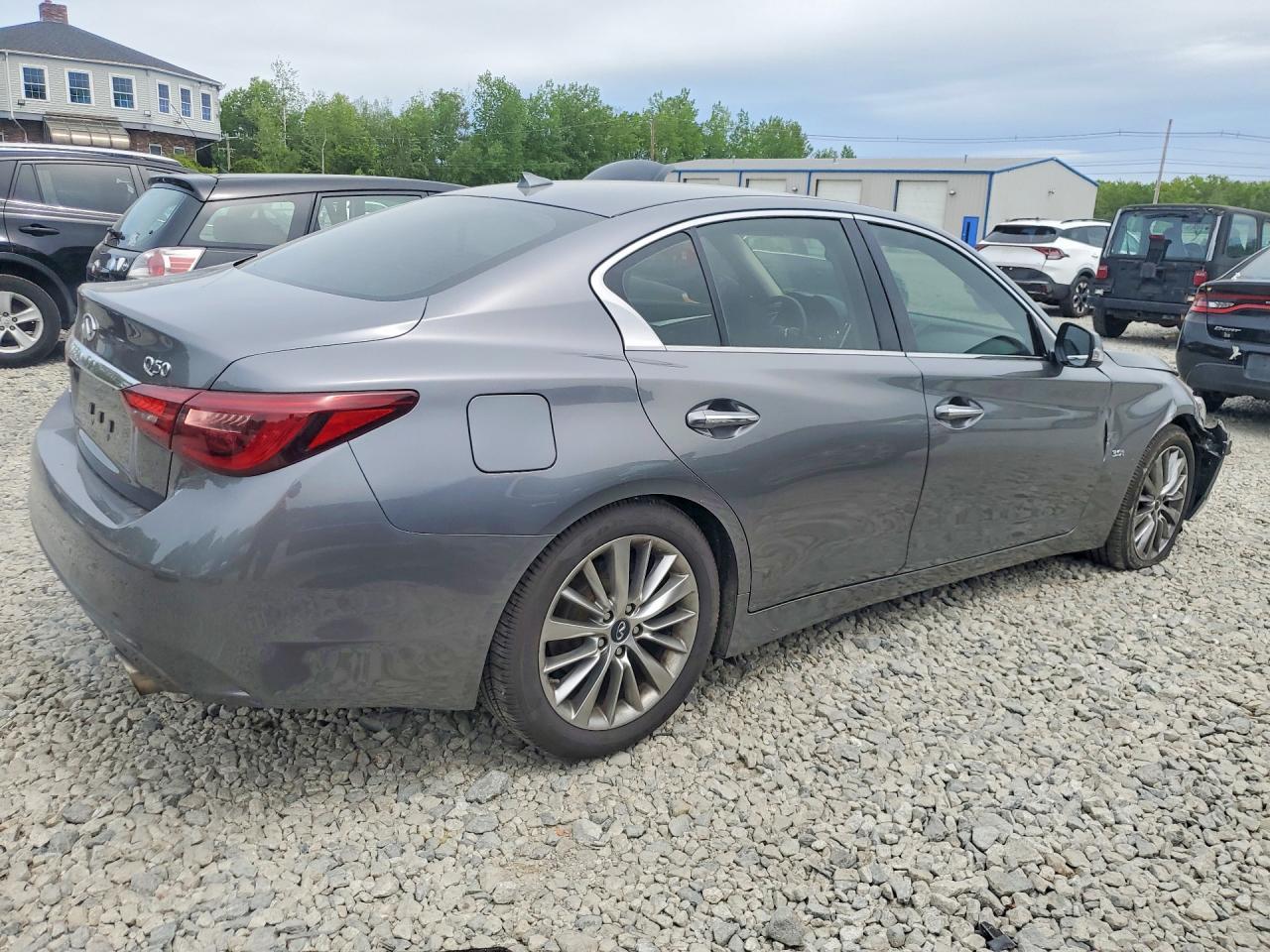2018 Infiniti Q50 3.0T Luxe - Фото 3