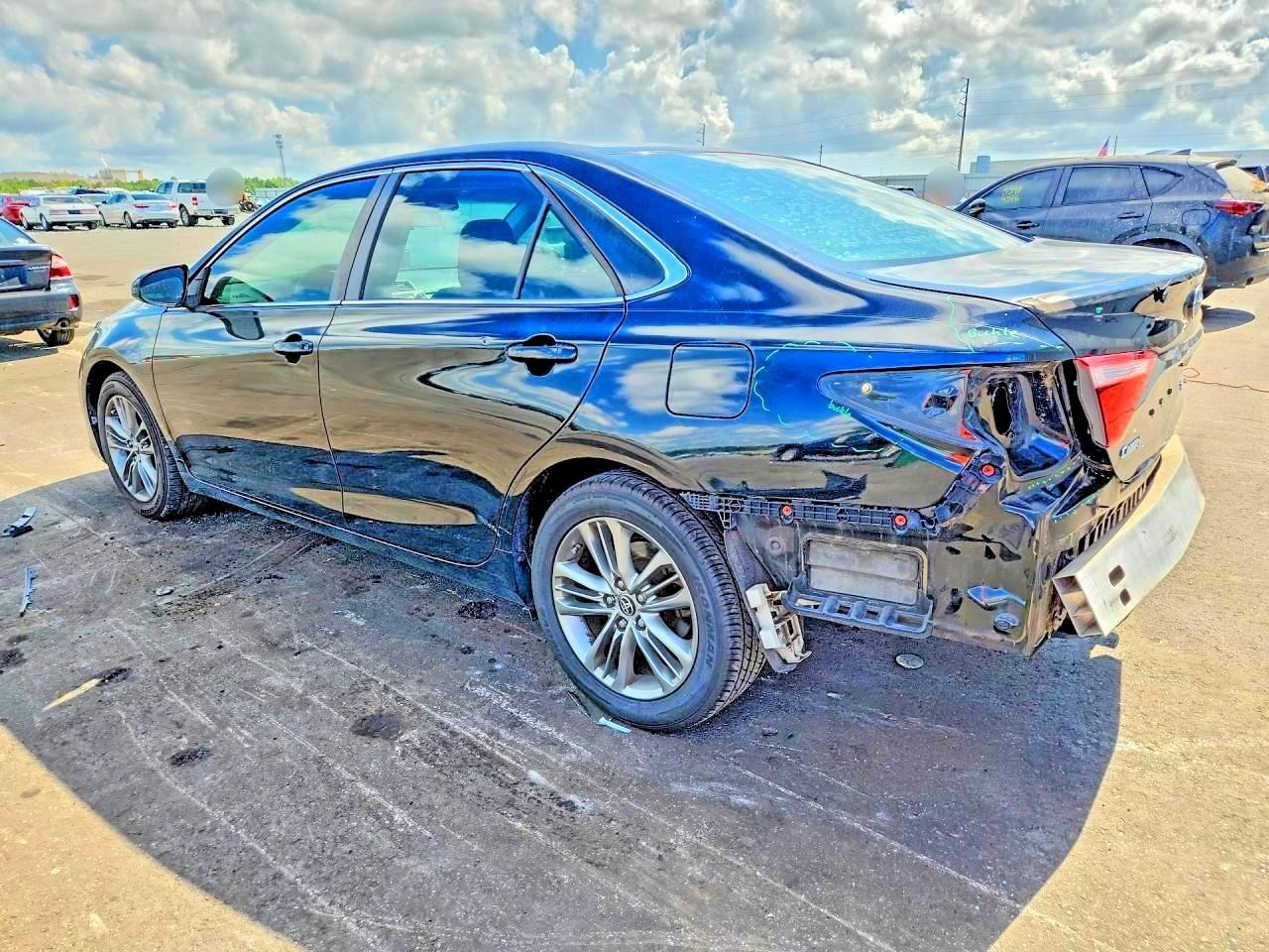 2015 Toyota Camry Se - Image 2