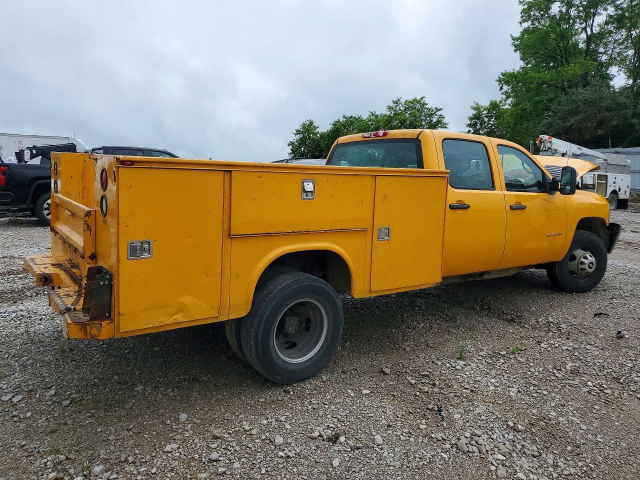 2013 Chevrolet Silverado C3500 - Фото 3