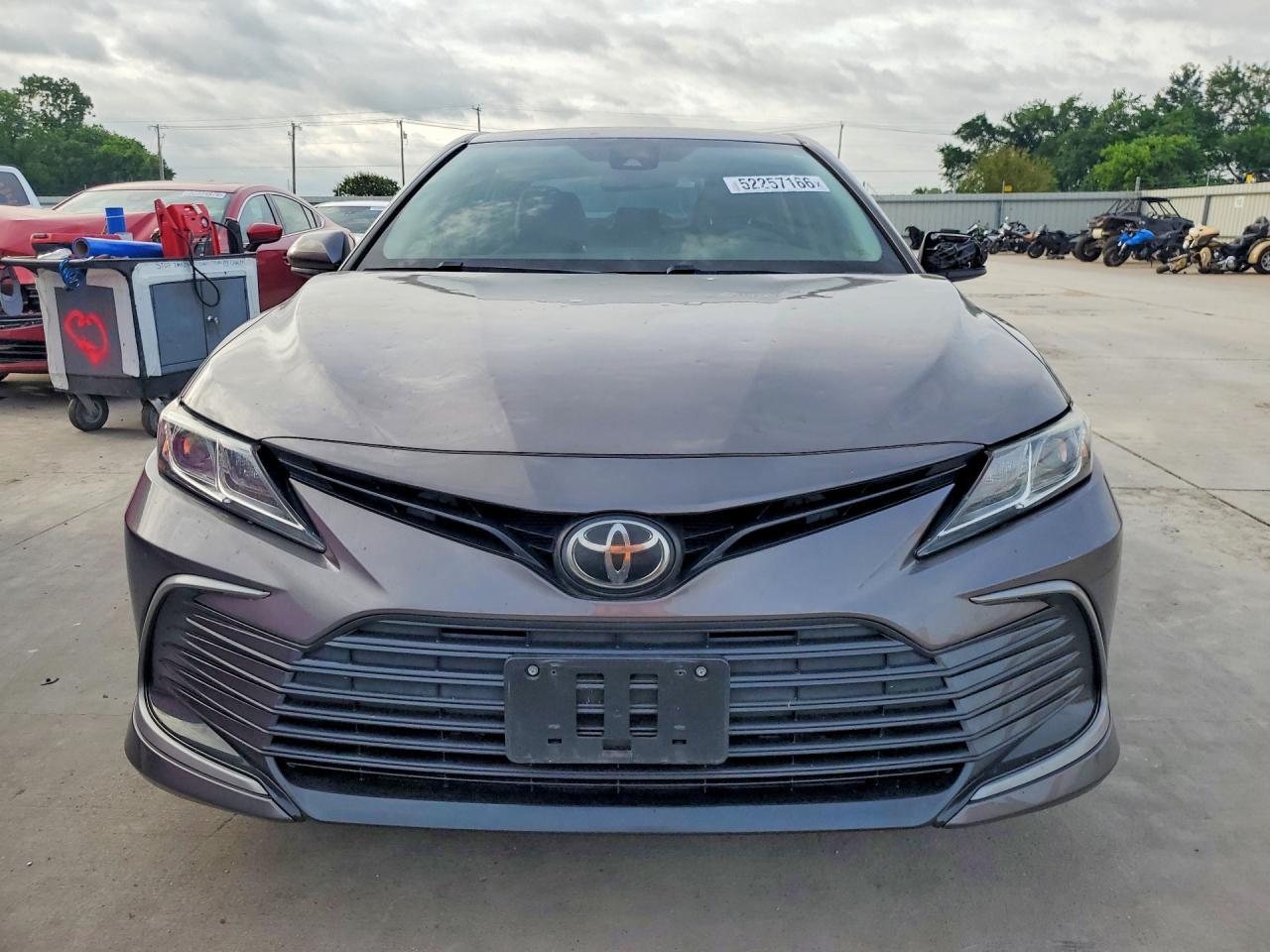 2021 Toyota Camry Le - Фото 5