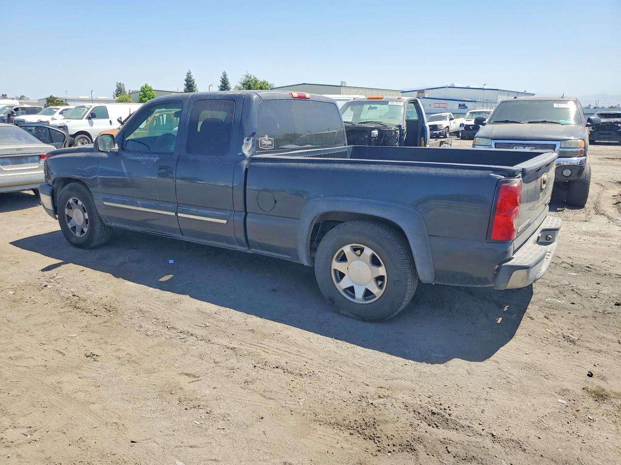 2003 Chevrolet Silverado C1500 - Фото 2