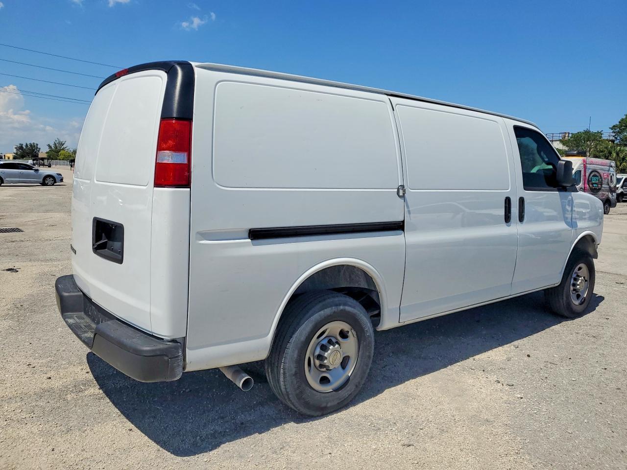 2022 Chevy Express G2500 Cargo - R&D - Prior Fleet - Фото 3