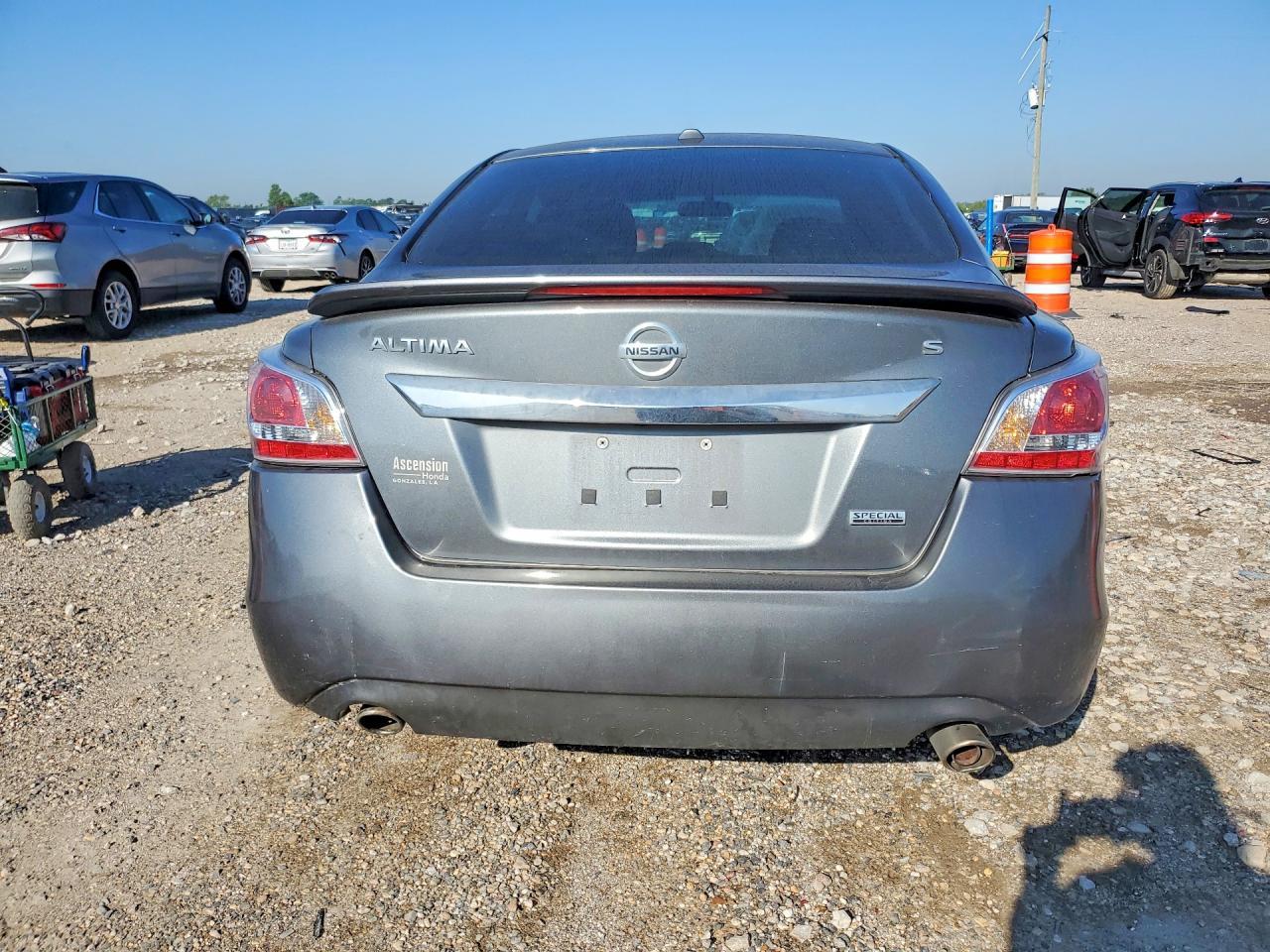 2015 Nissan Altima S - Image 6