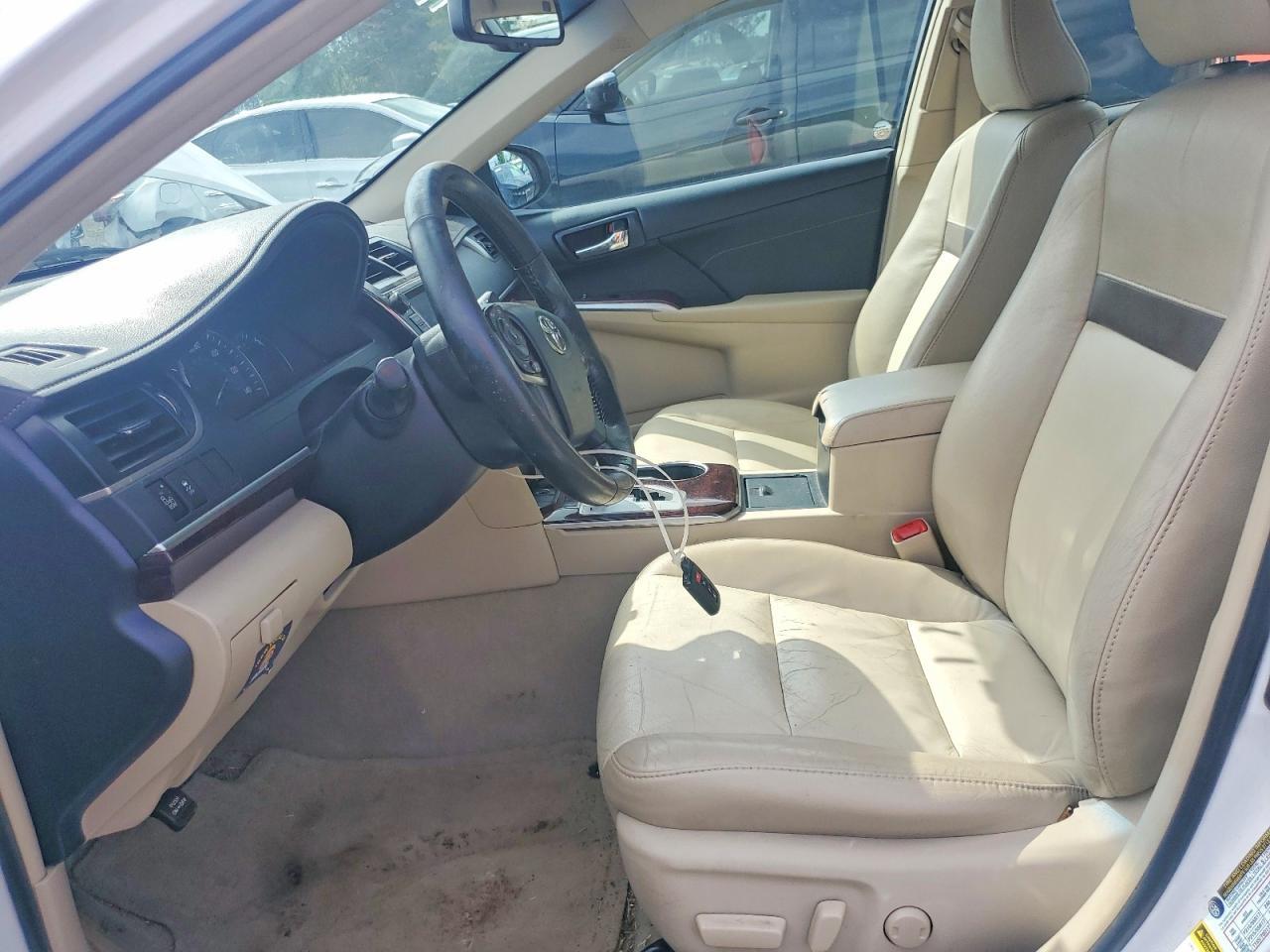 2014 Toyota Camry Xle V6 - Image 7