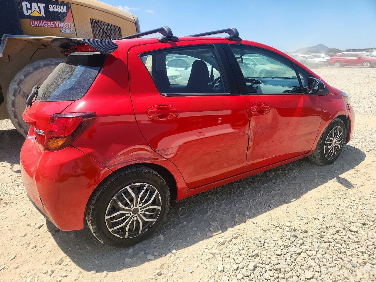 2015 Toyota Yaris 5-Door L - Image 3