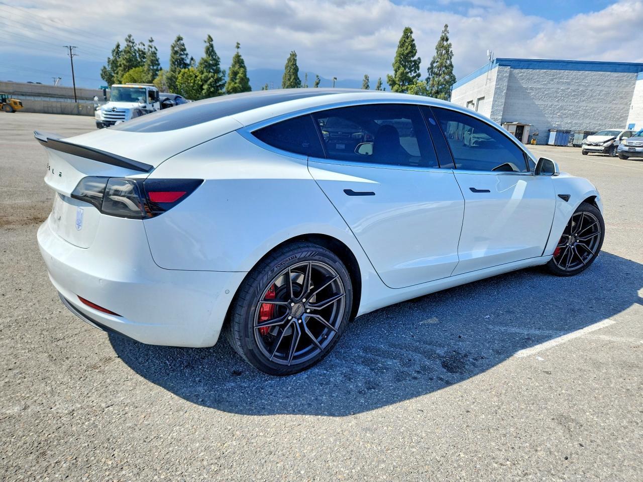 2018 Tesla Model 3 - Image 3