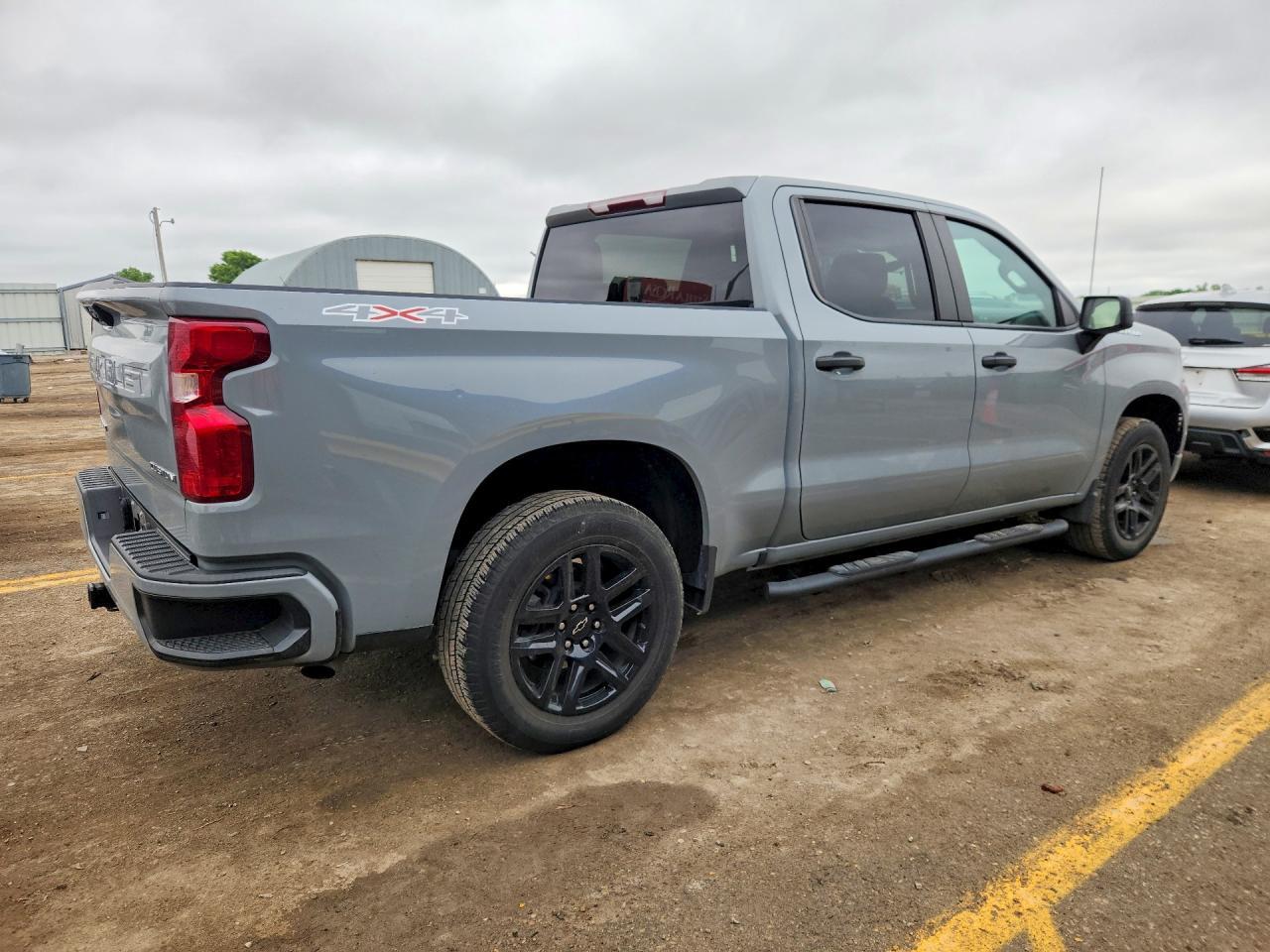 2024 Chevrolet Silverado K1500 Custom - Фото 3
