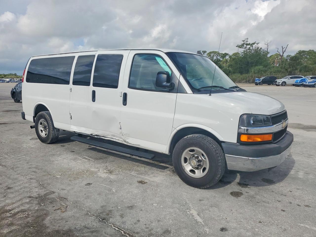 2016 Chevrolet Express G3500 Lt - Image 4