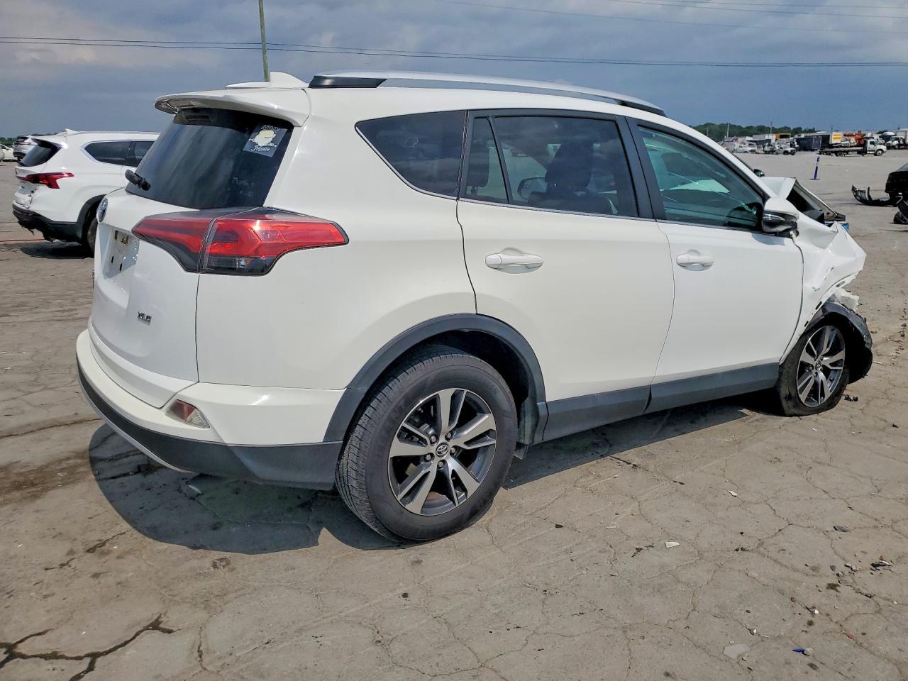 2016 Toyota Rav4 Xle - Фото 3