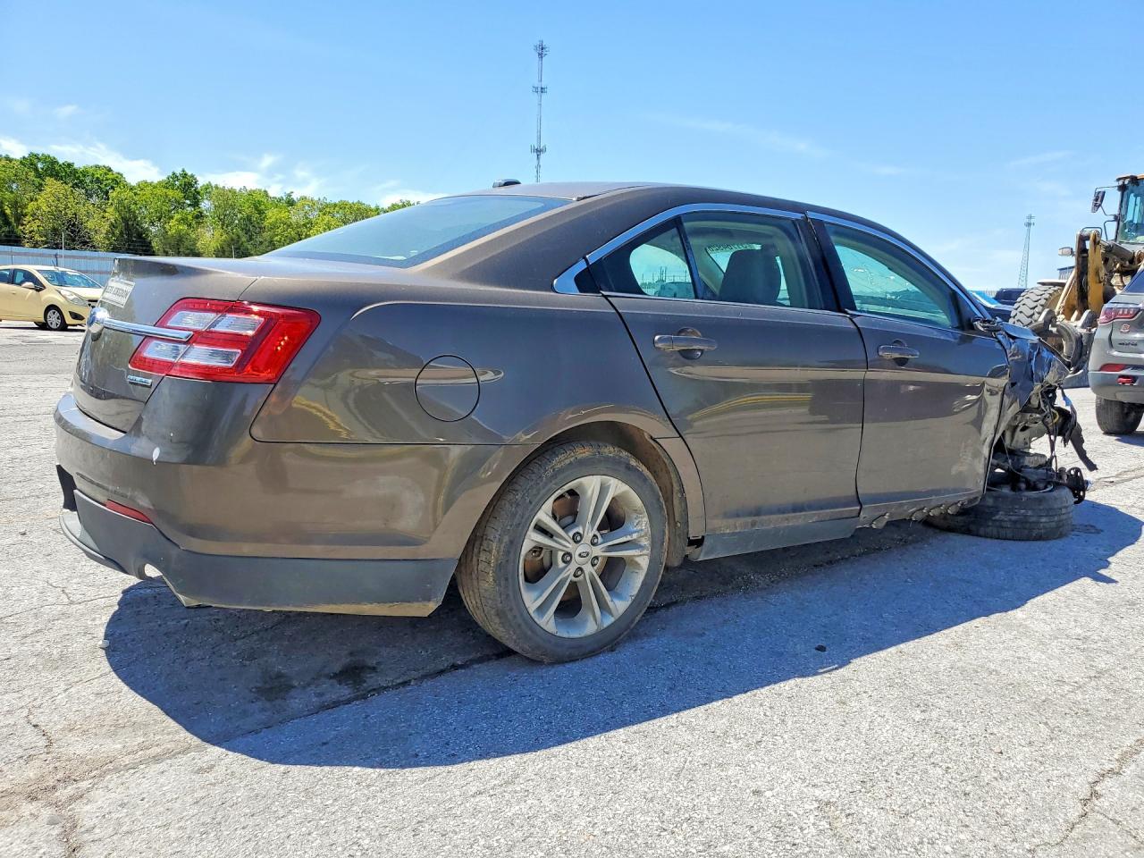 2015 Ford Taurus Se - Фото 3