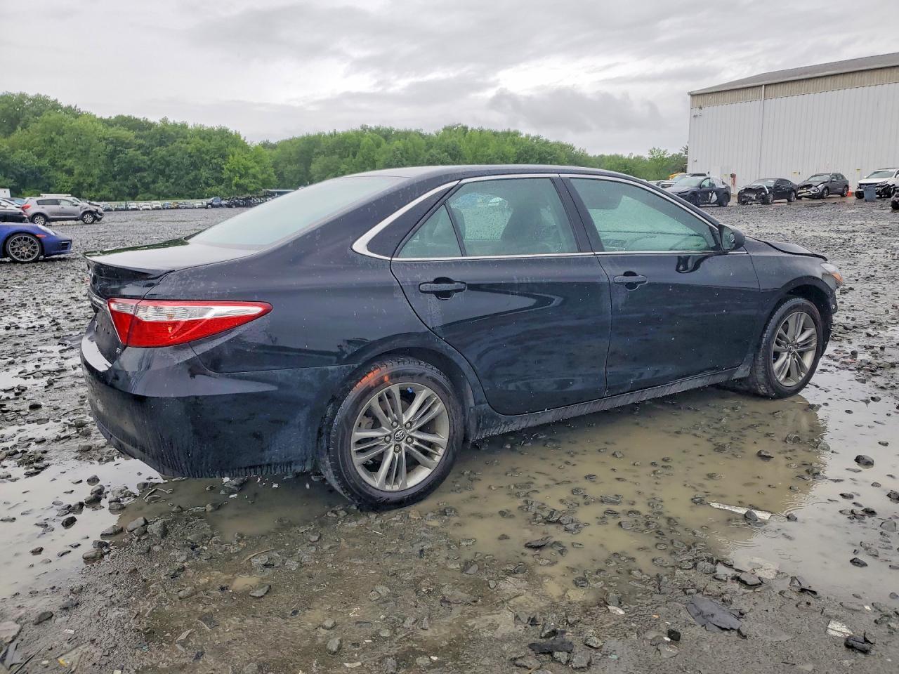 2017 Toyota Camry Se - Image 3