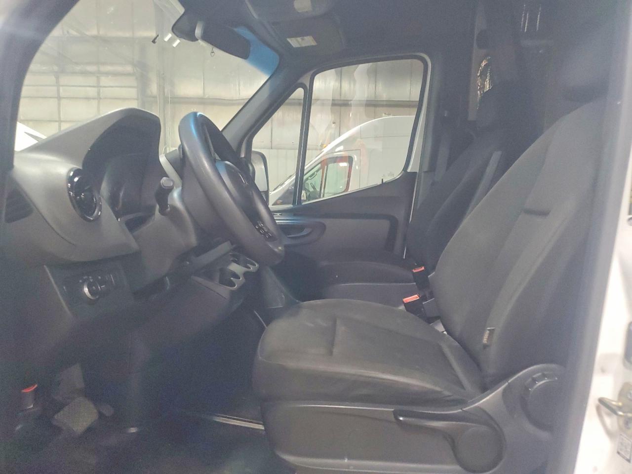 2021 Mercedes Benz Sprinter 2500 Delivery Van - Фото 7
