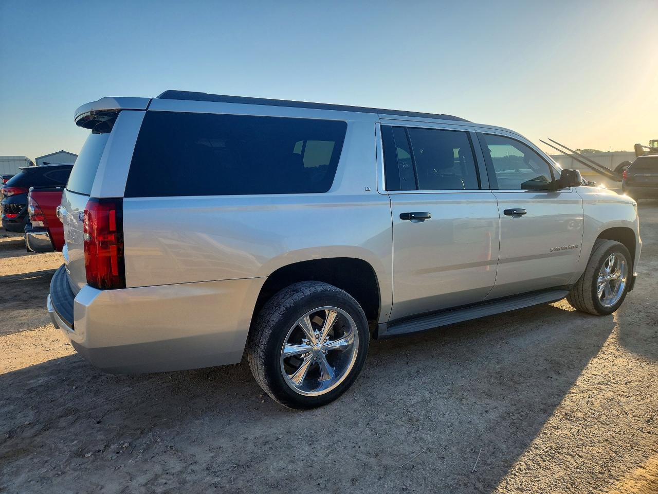 2015 Chevrolet Suburban K1500 Lt - Фото 3