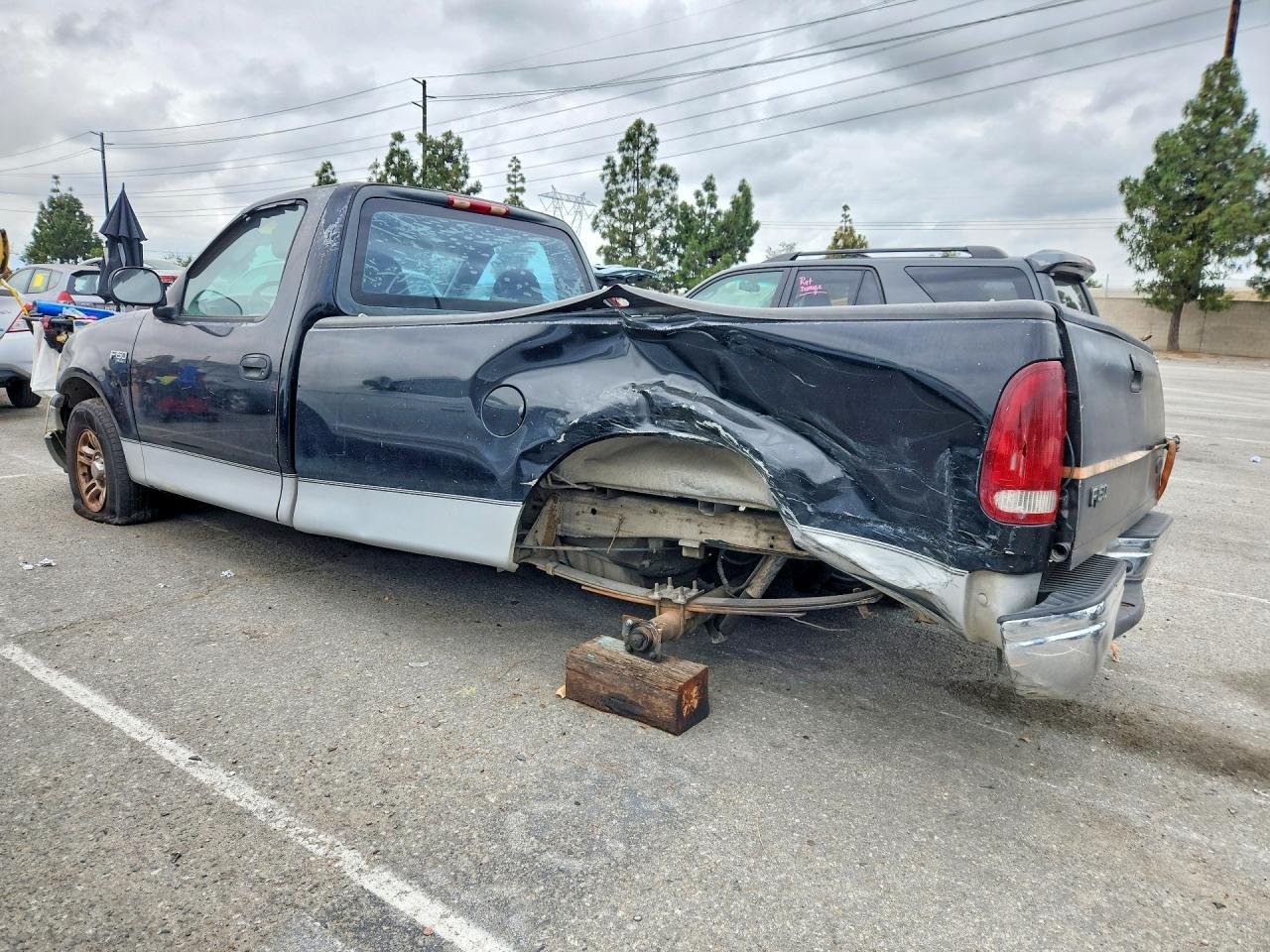 2003 Ford F150 - Image 2