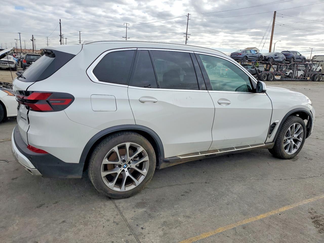 2025 BMW X5 xDrive40I - Image 3