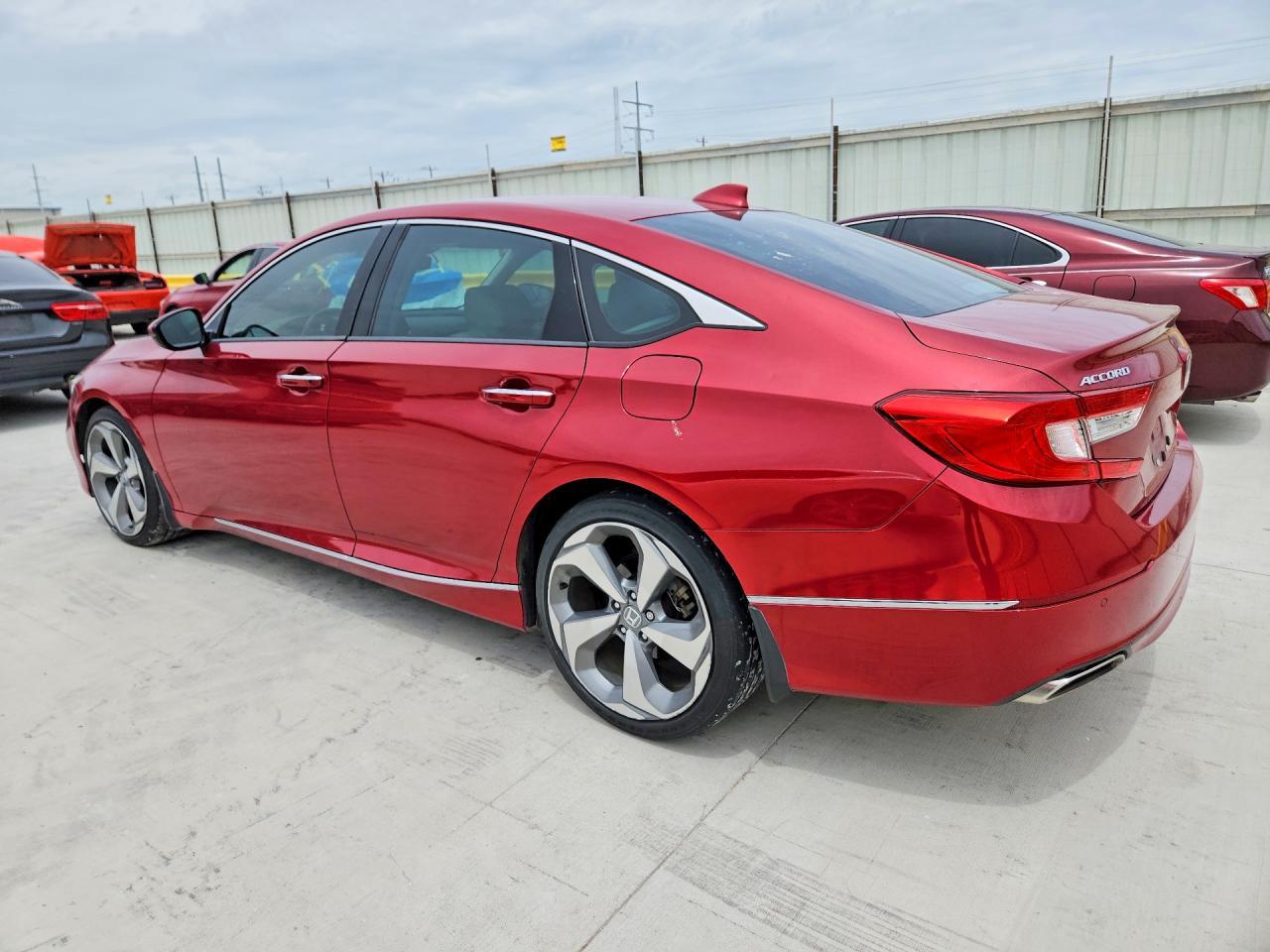 2018 Honda Accord Touring - Image 2