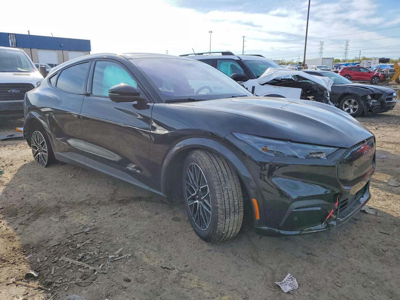 2025 Ford Mustang Mach-E Premium - Фото 4