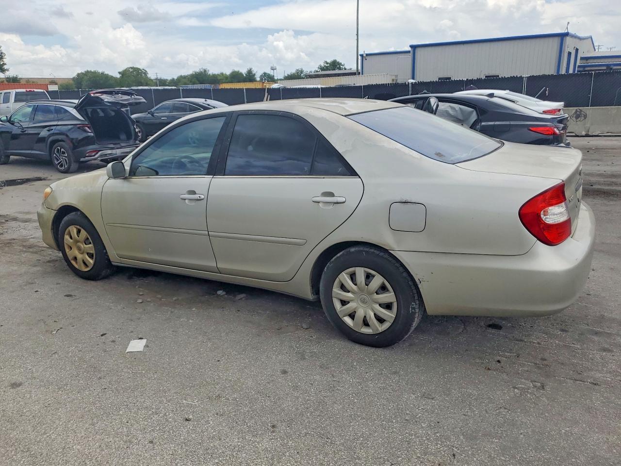 2004 Toyota Camry Le - Image 2