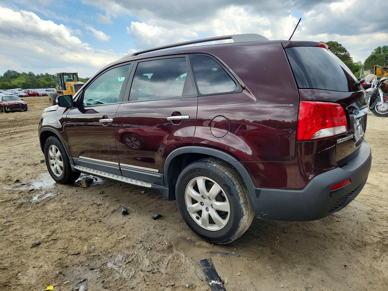 2011 Kia Sorento Lx - Image 2