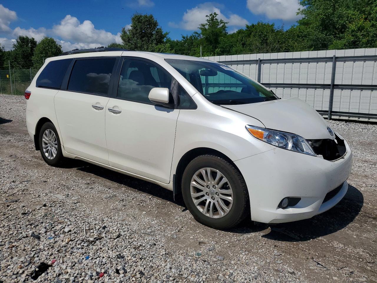 2017 Toyota Sienna Xle Premium 8-Passenger - Фото 4