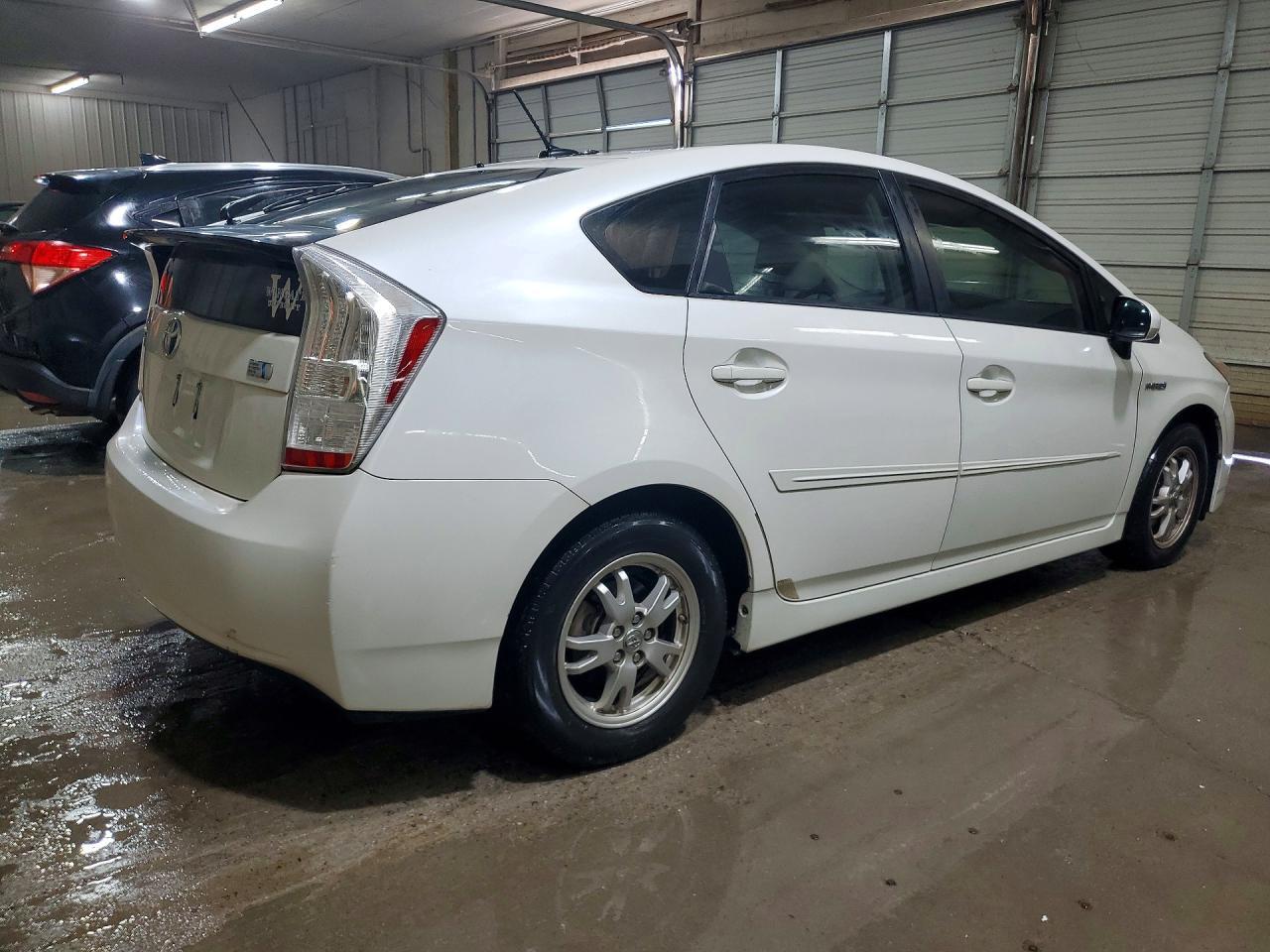 2010 Toyota Prius Iii - Фото 3