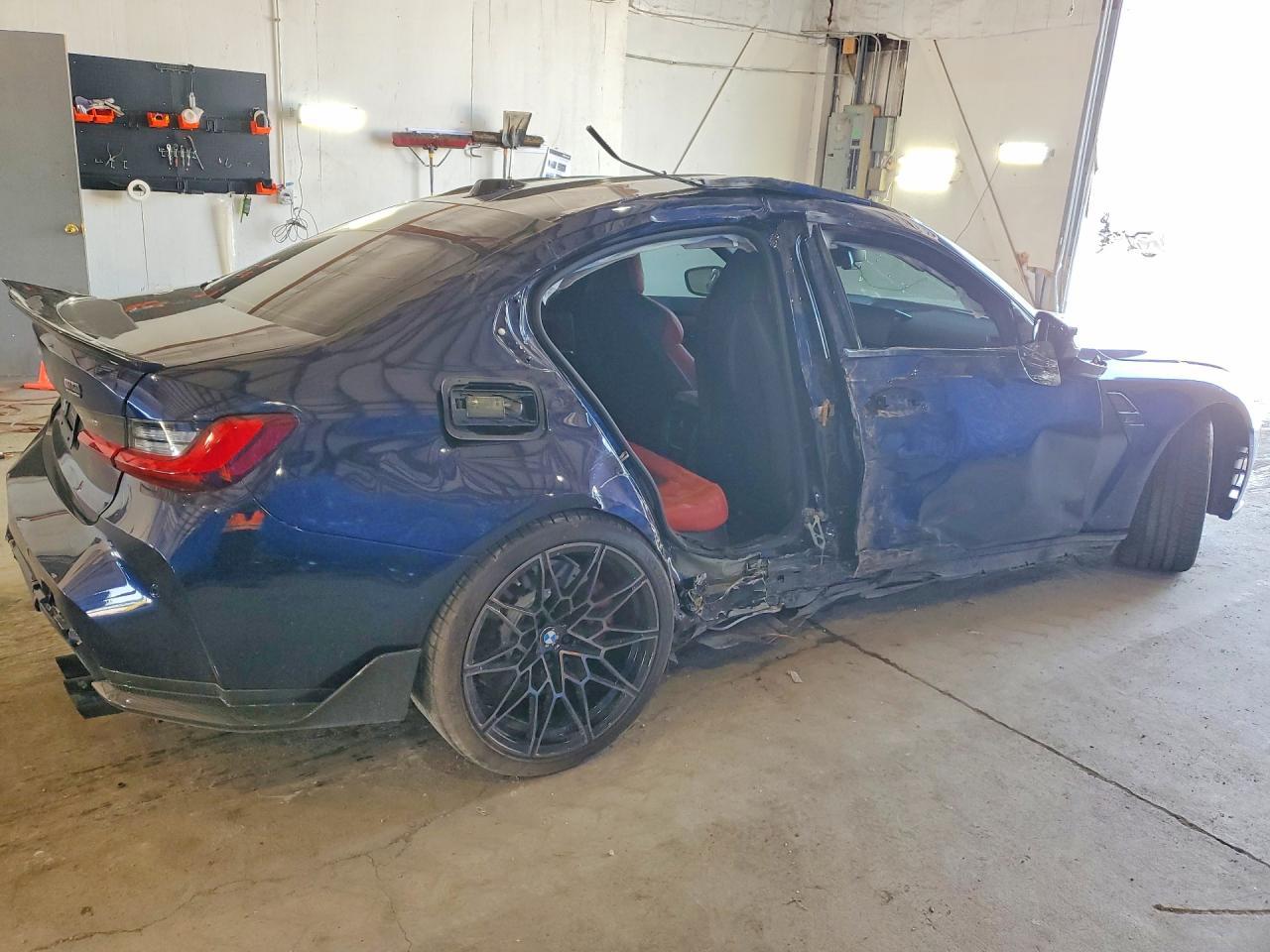 2025 BMW M3 Competition - Фото 3