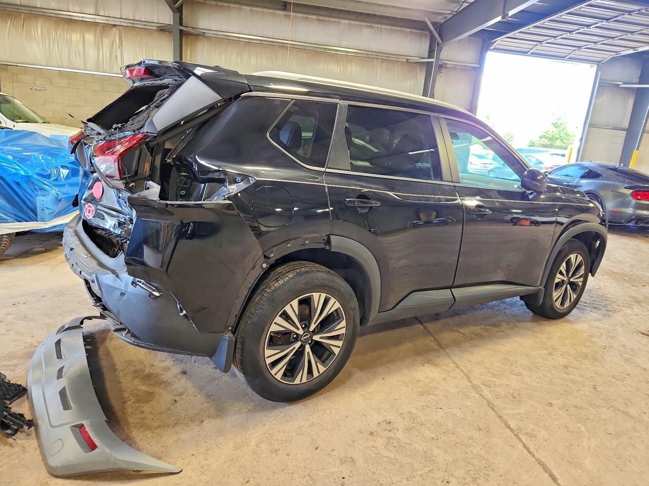 2022 Nissan Rogue Sv - Image 3