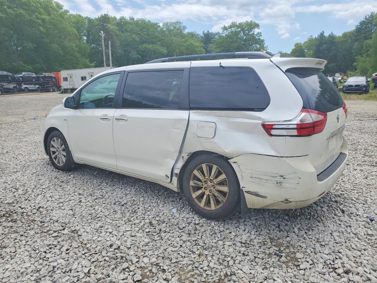 2017 Toyota Sienna Limited Premium 7-Passenger - Фото 2